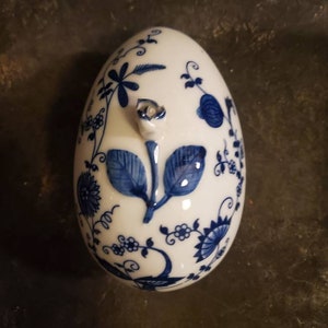 Vintage, By Vienna Woods, Porcelain, Blue And White, Floral,Egg Shaped, Trinket, Jewelry, Dish, Rose Finial, About 3 1/2" Tall, 5 1/2" Long