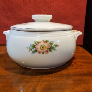 Vintage, Hall's, Rose White, Ceramic, 2.5 Qt, Covered Casserole Pot, Bean Pot, Round Tab Handled, Platinum Trim, #658, 8 1/8" Widest, USA