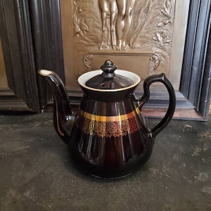 Vintage, 1950's, By Hall Pottery, 6 Cup, Philadelphia, Covered Teapot, Black, Gold Tone DetaolO70 XS,