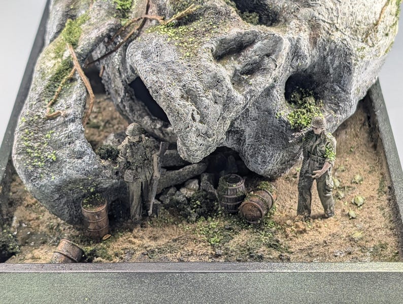 Diorama de soldados de la Guerra de Vietnam de la Isla Calavera | Diorama militar hecho a mano | Regalo coleccionable único para fanáticos de la historia y las películas de guerra imagen 2
