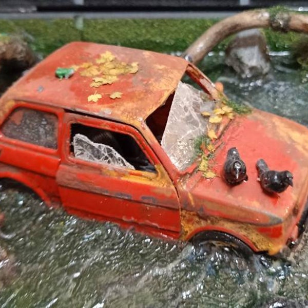 Samochód FIAT 126p, DIORAMA skala 1:32, imitacja wody z żywicy epoksydowej!