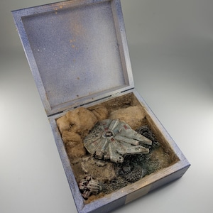 Handgemaakte Star Wars-diorama: Millennium Falcon & woestijnmonsterscène