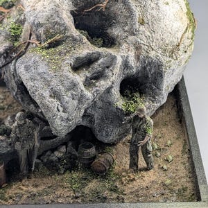 Diorama de soldados de la Guerra de Vietnam de la Isla Calavera | Diorama militar hecho a mano | Regalo coleccionable único para fanáticos de la historia y las películas de guerra imagen 3