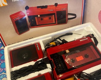 Radio portátil con reproductor de casetes JIL Citizen Jaws 563 AM/FM, estilo vintage de los años 80, con altavoces desmontables, nuevo en caja y funcionando.