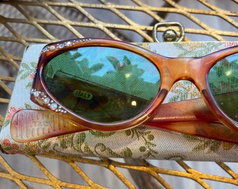Vintage 1950’s Cat Eye Sunglasses with Flower Rhinestone Details Original Case Vintage 1950s Italian Rhinestone Cat Eye Sunglasses With  main image 3
