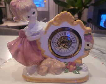 西ドイツ、猫のマントルピース時計を持つヴィンテージ磁器の女の子