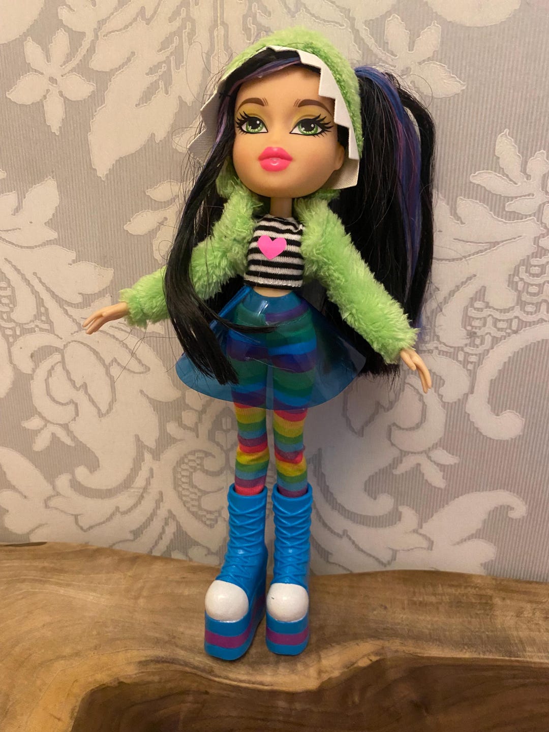 Bratz Music Festival Vibes Jade Doll — Rainbow Style, Green Fuzzy