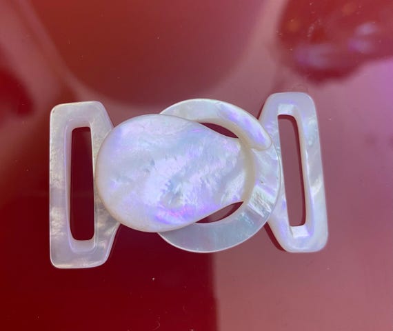 Vintage Mother of Pearl Belt Buckle – Iridescent Shell – 1.5 