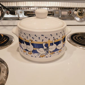 90s duck/geese motif covered casserole/soup dish