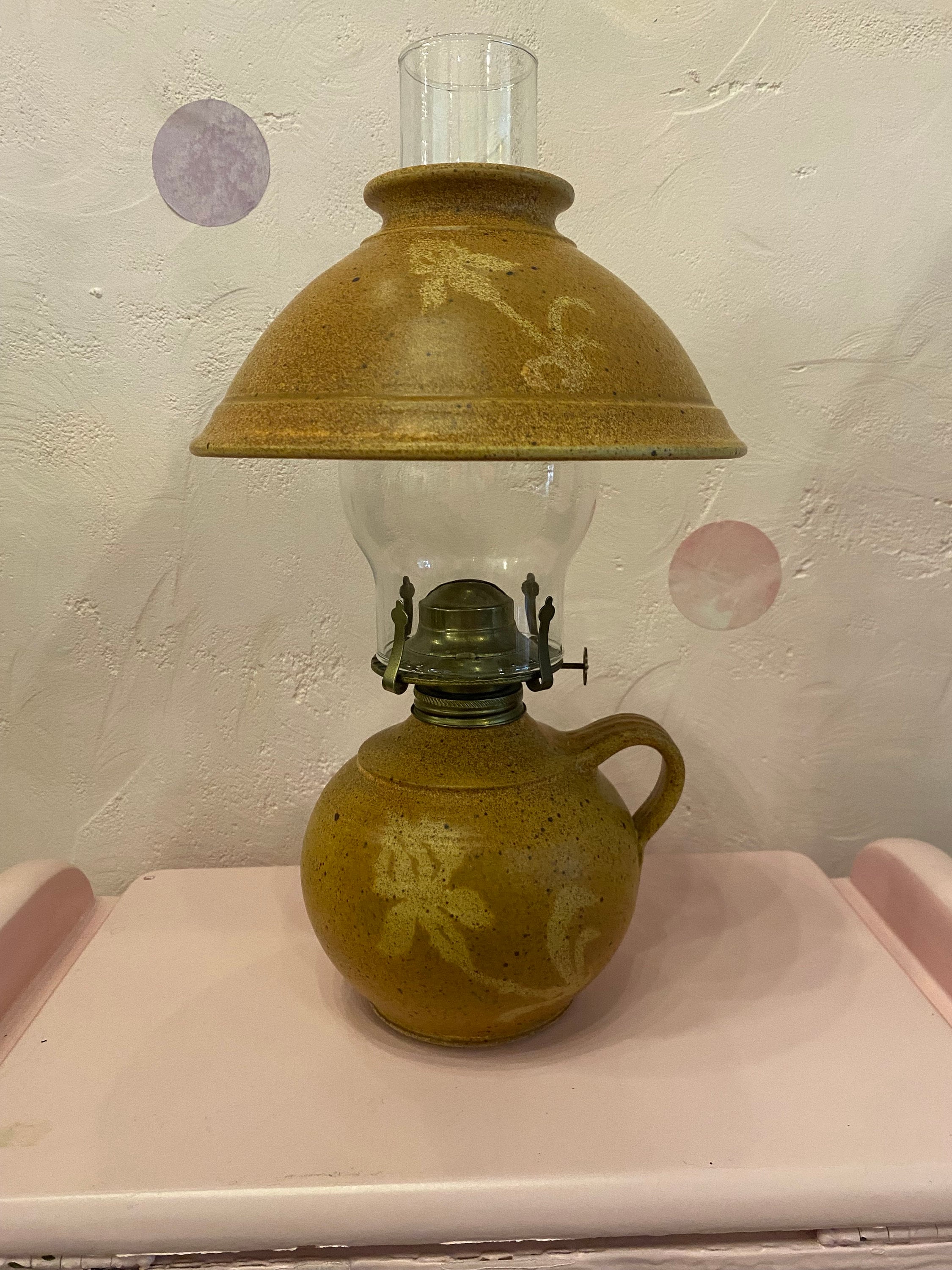 ヴィンテージハンドメイドアート陶器オイルランプ、陶器シェード付き