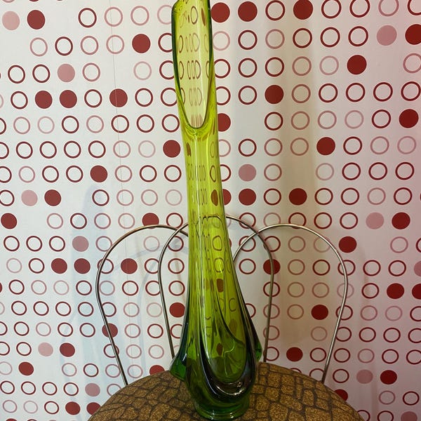 Vintage 1960’s Viking Avocado Green E Drape Swung Vase, Stretched Vase, MCM, Art Glass AS IS