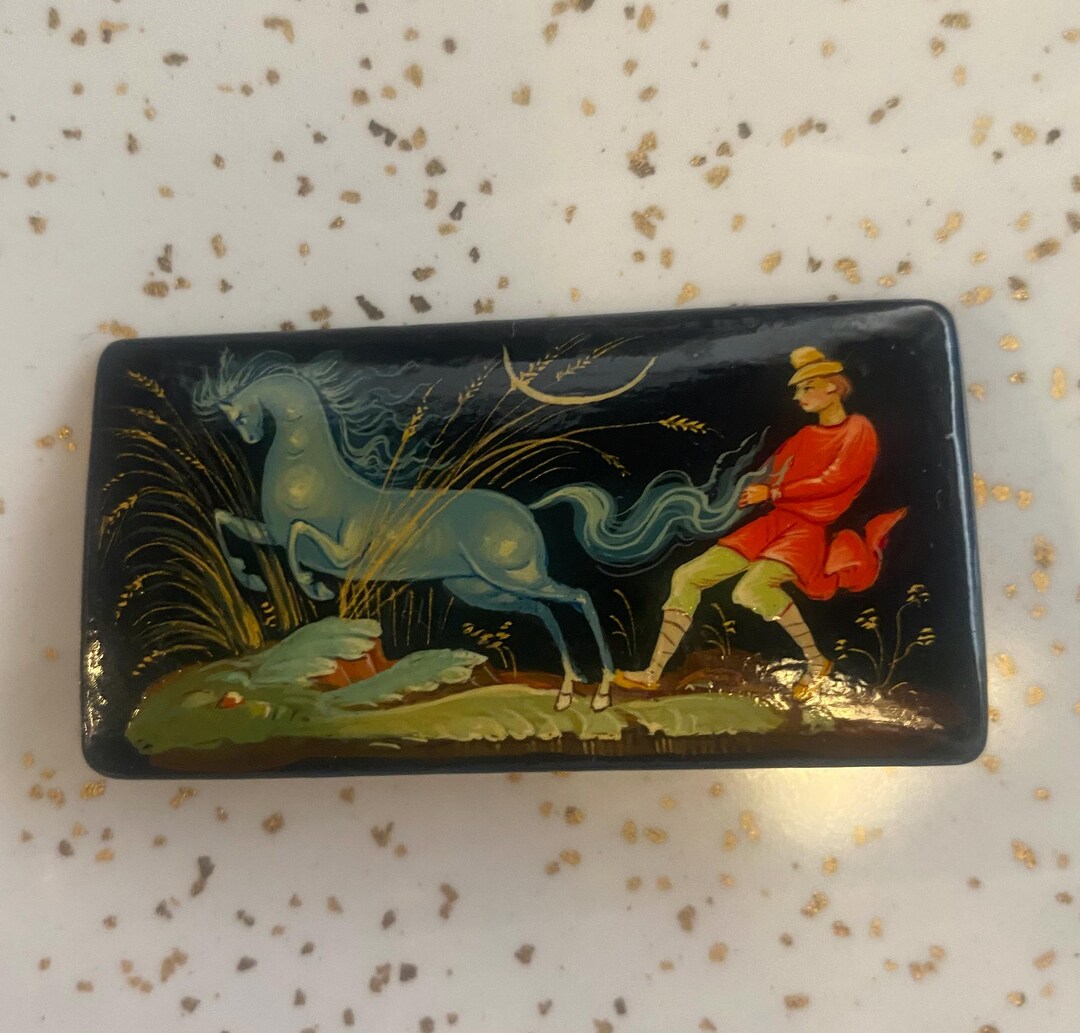 Vintage Russian Lacquer Brooch from Palekh Broche Russe Métal Laqué