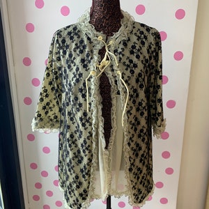 Vintage 1960’s Peignoir, Two Piece Peignoir , 60’s Lingerie, 60’s sleepwear, Yellow with Black Lace Overlay