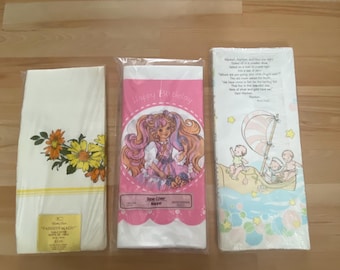 Vintage wegwerptafelkleden – papieren feesttafelhoezen – bloemen, mooie sloten verjaardag, en Wynken Blynken and Nod – ongebruikt NOS