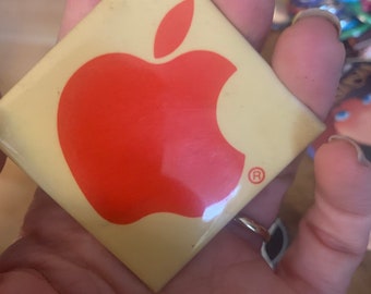Vintage Apple MacIntosh Computer Mac Button Pinback Pin Retro Tech 80s