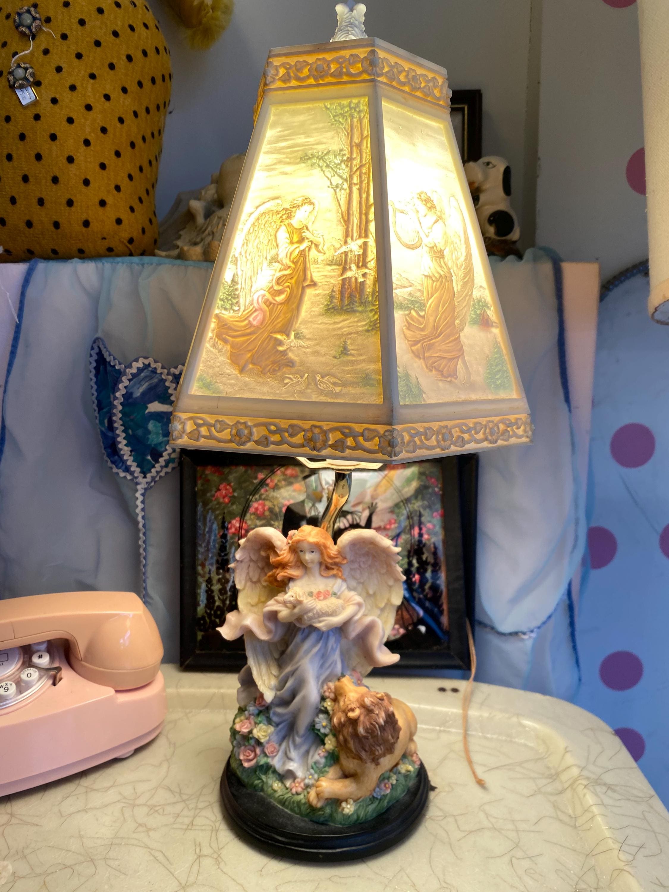 Vintage Angel and Lion Lithophane Lamp – Lighted Shade Religious