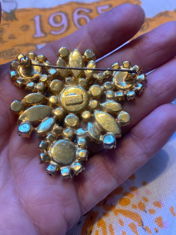 Broche Vintage Fleurs Avec Strass Autrichiens - Laiton Doré - Occasion Porté