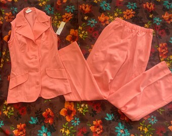 Vintage jaren 70 perzikkleurige broekpakset – mouwloze blazertop en broek met hoge taille – dode inventaris van The Third Dimension – maat 5/6