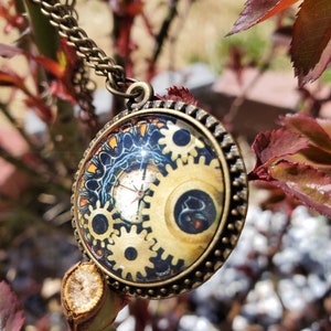 Wintage Retro Steampunk Necklace Pendant - Vintage Bronze Compass Gears Cog Jewelry