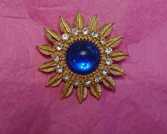 Vintage Sunburst brooch with rhinestones and cent… - image 3