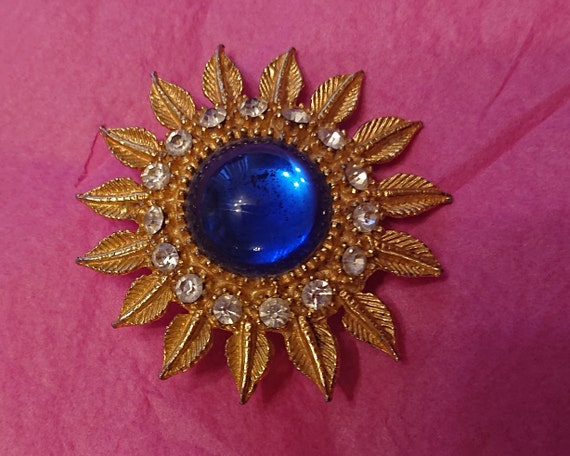 Vintage Sunburst brooch with rhinestones and cent… - image 2