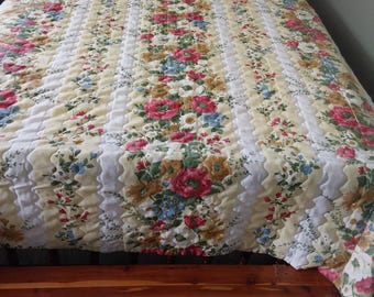Vintage 70&#39;s Floral Bedspread Queen