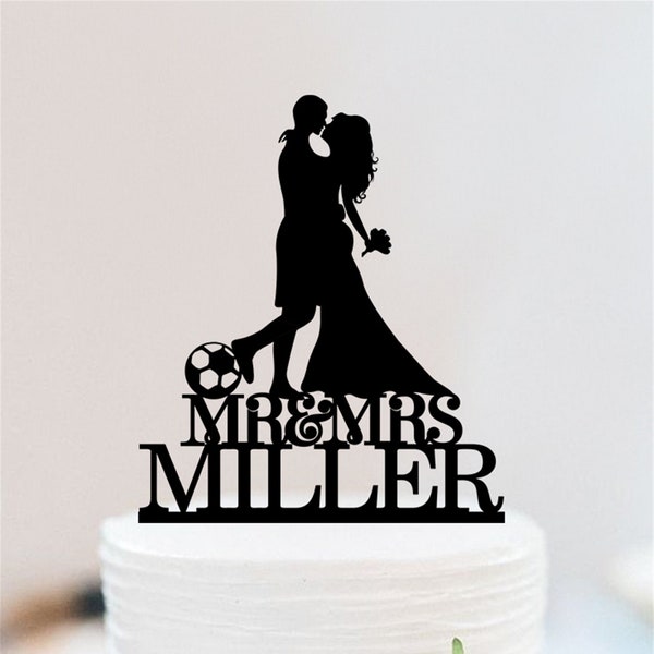 Kiss Couple Cake Topper avec soccer | M. et Mme Football Cake Topper | Joueur de football Cake Topper | Décor de mariage W057