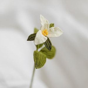Microcrochet Trillium Bookmark