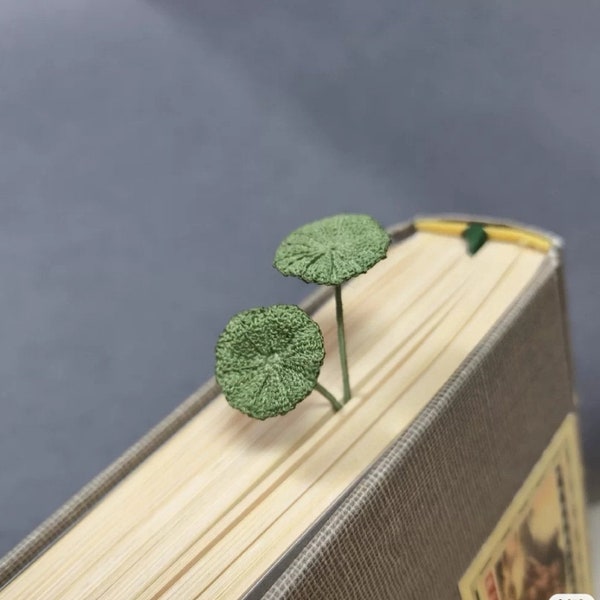 Microcrochet Money Plant Bookmark