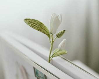 Micro Crochet bookmark, white Magnolia Bookmark, Flower Bookmark, Gift for Mom, Love to Reader, Handmade Bookmark