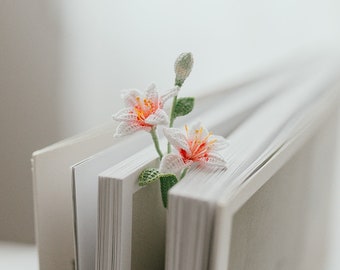 Microcrochet Lily Bookmark