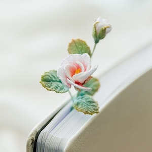 Microcrochet Light Pink Rose Bookmark