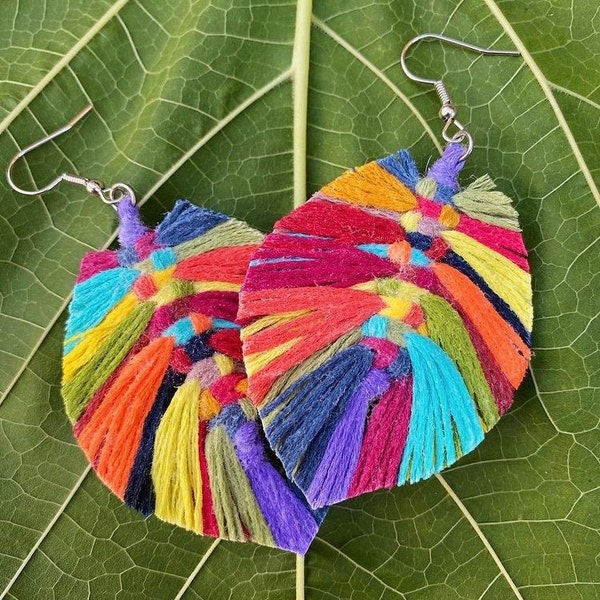 Pendientes pluma de colores | Pendientes de macramé