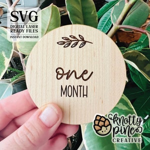 Hitos del bebé, SVG de 12 meses, Regalo minimalista para bebé, Hola mundo, Archivo cortado con láser, Compatible con Glowforge, Personalizable, Ronda de nacimiento, SVG láser