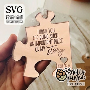Regalo per badanti a forma di puzzle, ornamento natalizio in formato svg, specchio acrilico, pezzo della nostra + della mia storia + della famiglia laser, Glowforge, regalo per insegnanti