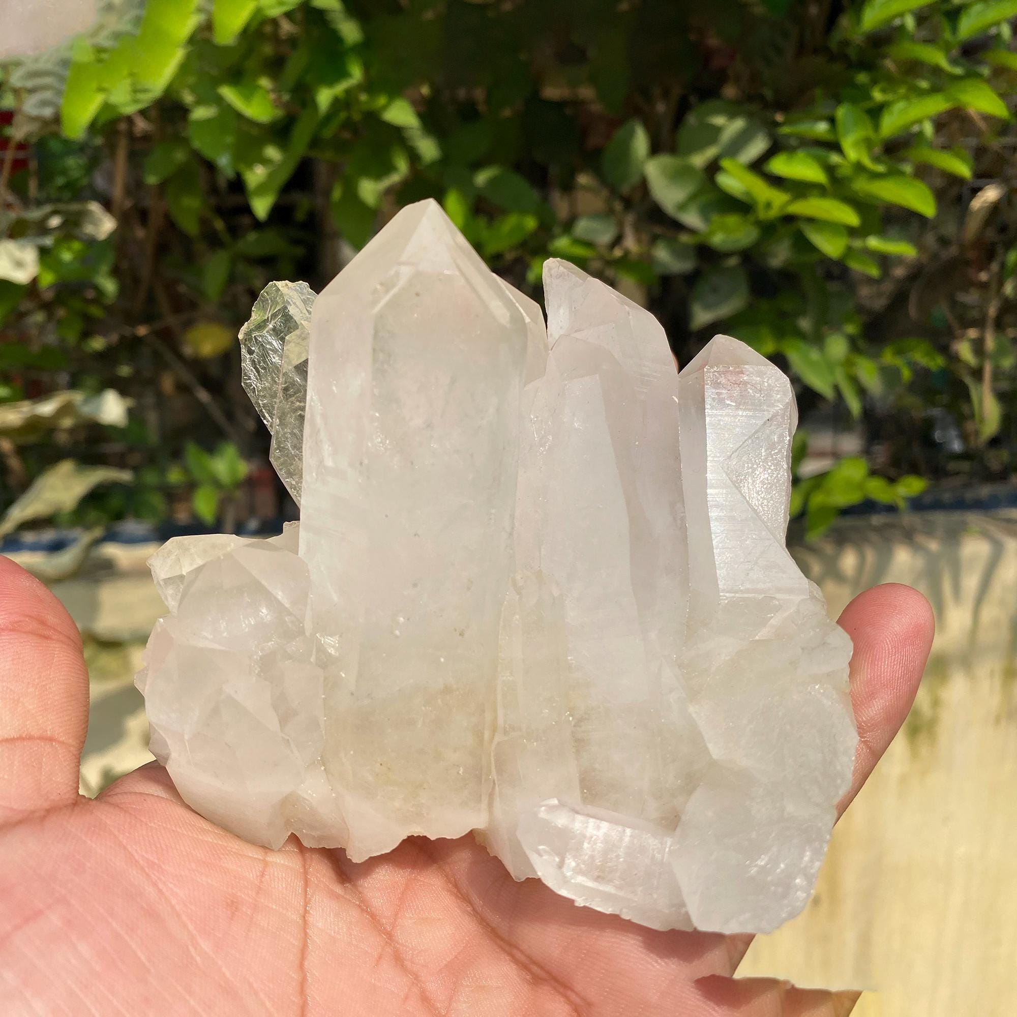 ヒマラヤ産ホワイトクォーツの結晶クラスター – 天然の原石標本 ホーム