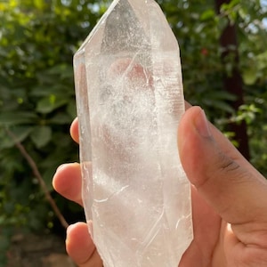Grande punta di cristallo di quarzo bianco naturale - Torre di quarzo trasparente curativa - 440 g - Bacchetta lucida da 14 cm per meditazione, decorazione domestica ed energia Reiki