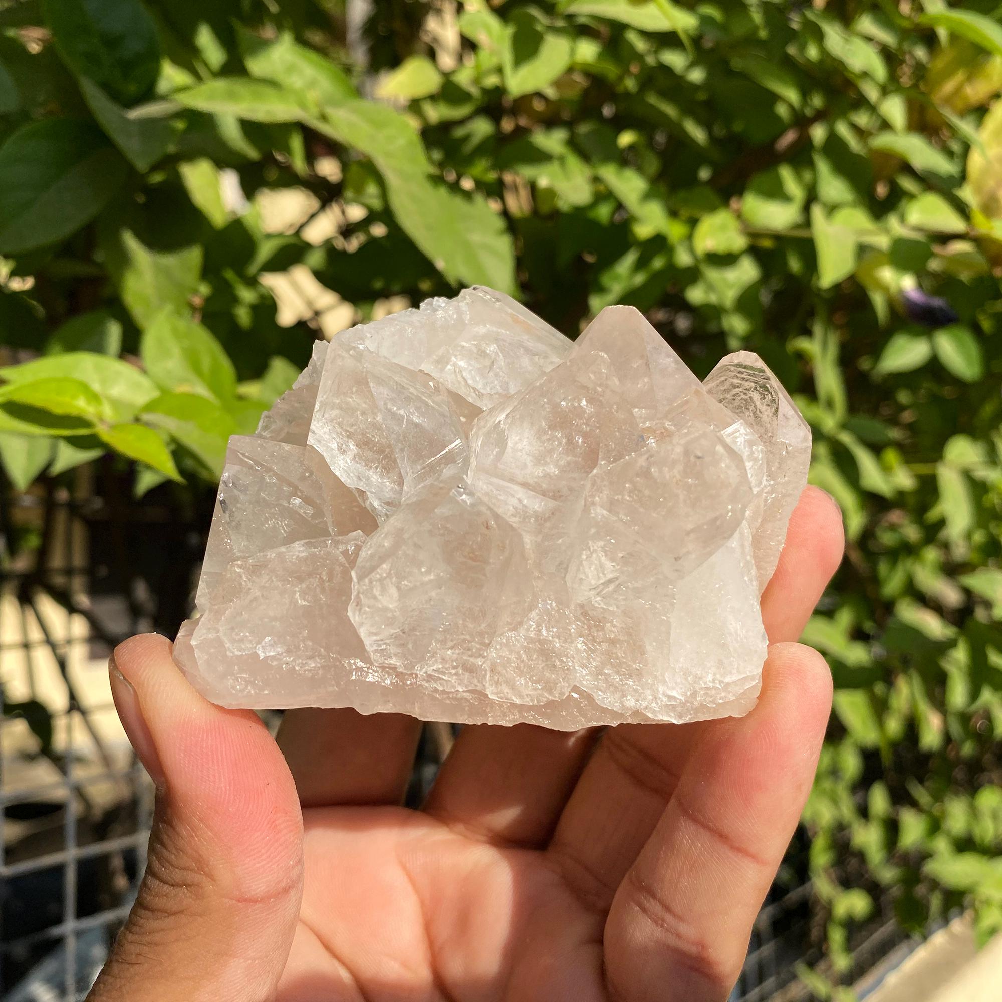 原石ピンククォーツクリスタル 220gm – 愛、平和、そして