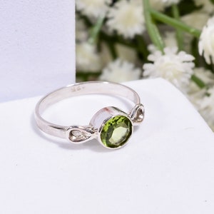 Natural Peridot 925 Sterling Silver Gemstone Handmade Ring, Green Gemstone Peridot August Birthstone Silver Ring Valentine&#39;s Gift H-BR21