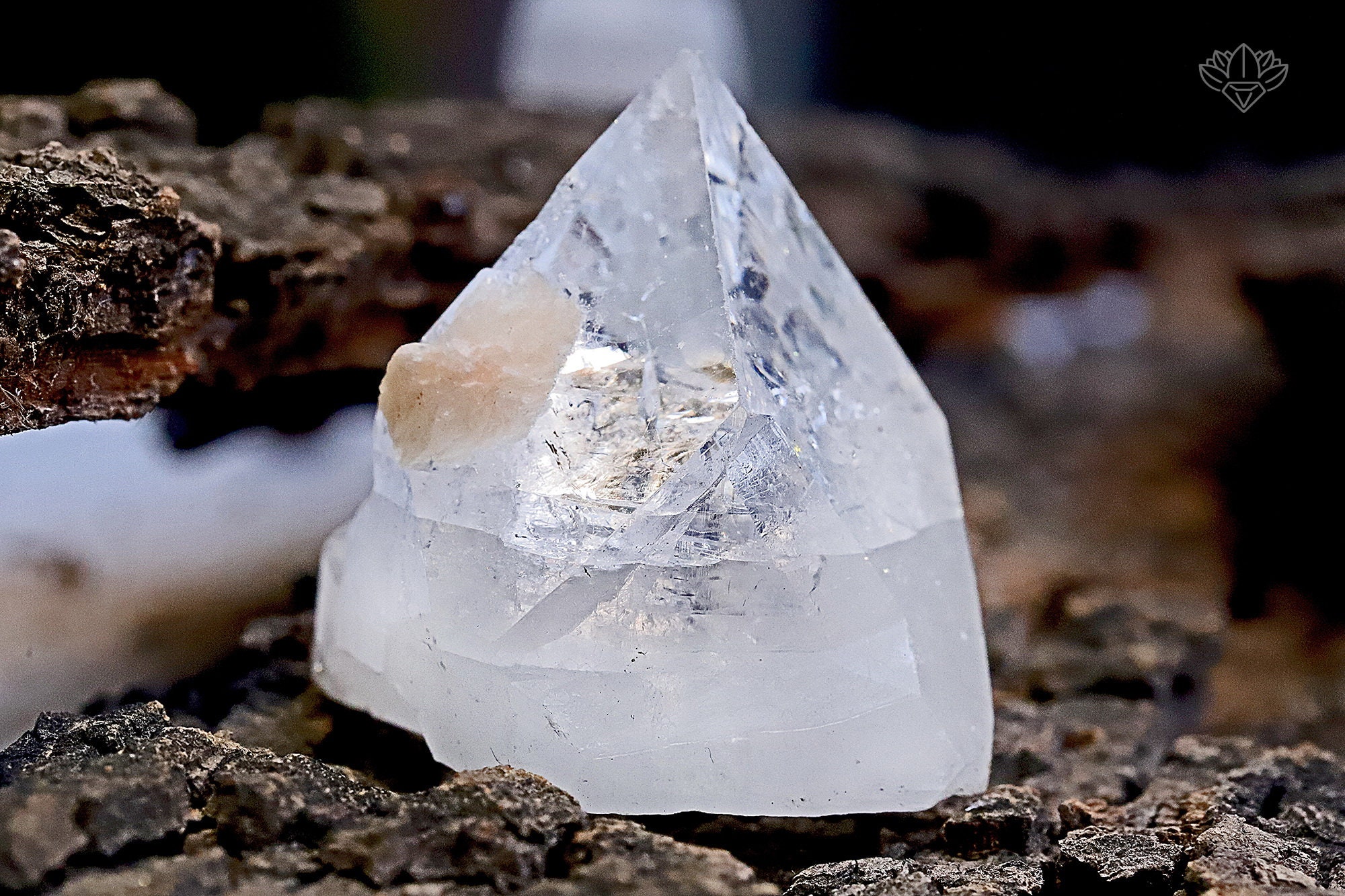 Natural clear quartz pyramid rock/stone Select size & price ᵁ w1 