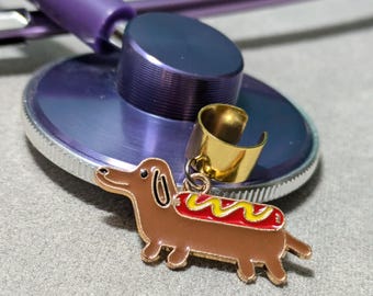 Hotdogstethoscoop charme, charme, stethoscoop, verpleegster, dierenarts, geneeskunde, geschenken, sieraden, arts, hond, puppy, teckel, worsthond
