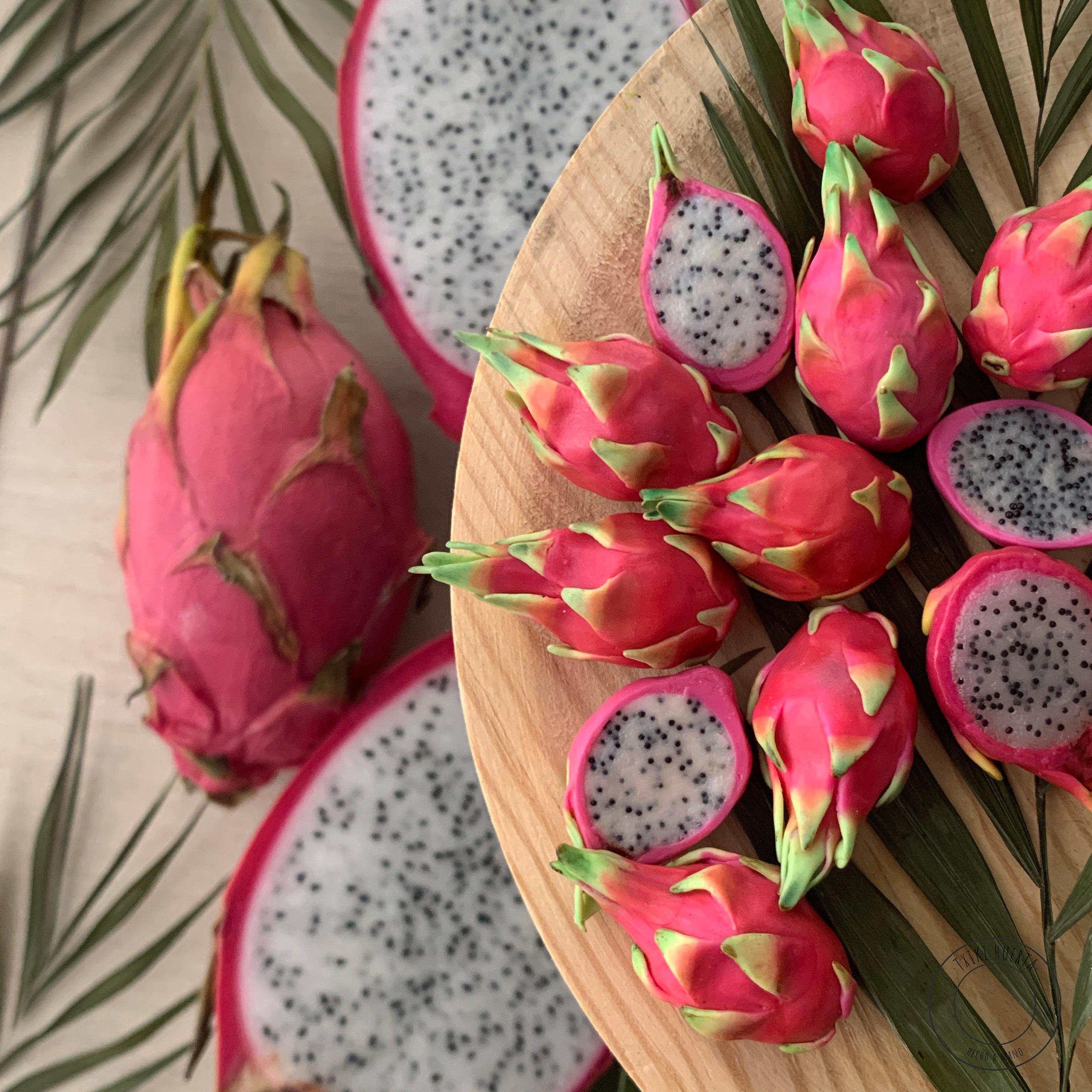 UN FRUIT ARTIFICIEL Vivant Et Réaliste Vous Apporte Un Accessoire D