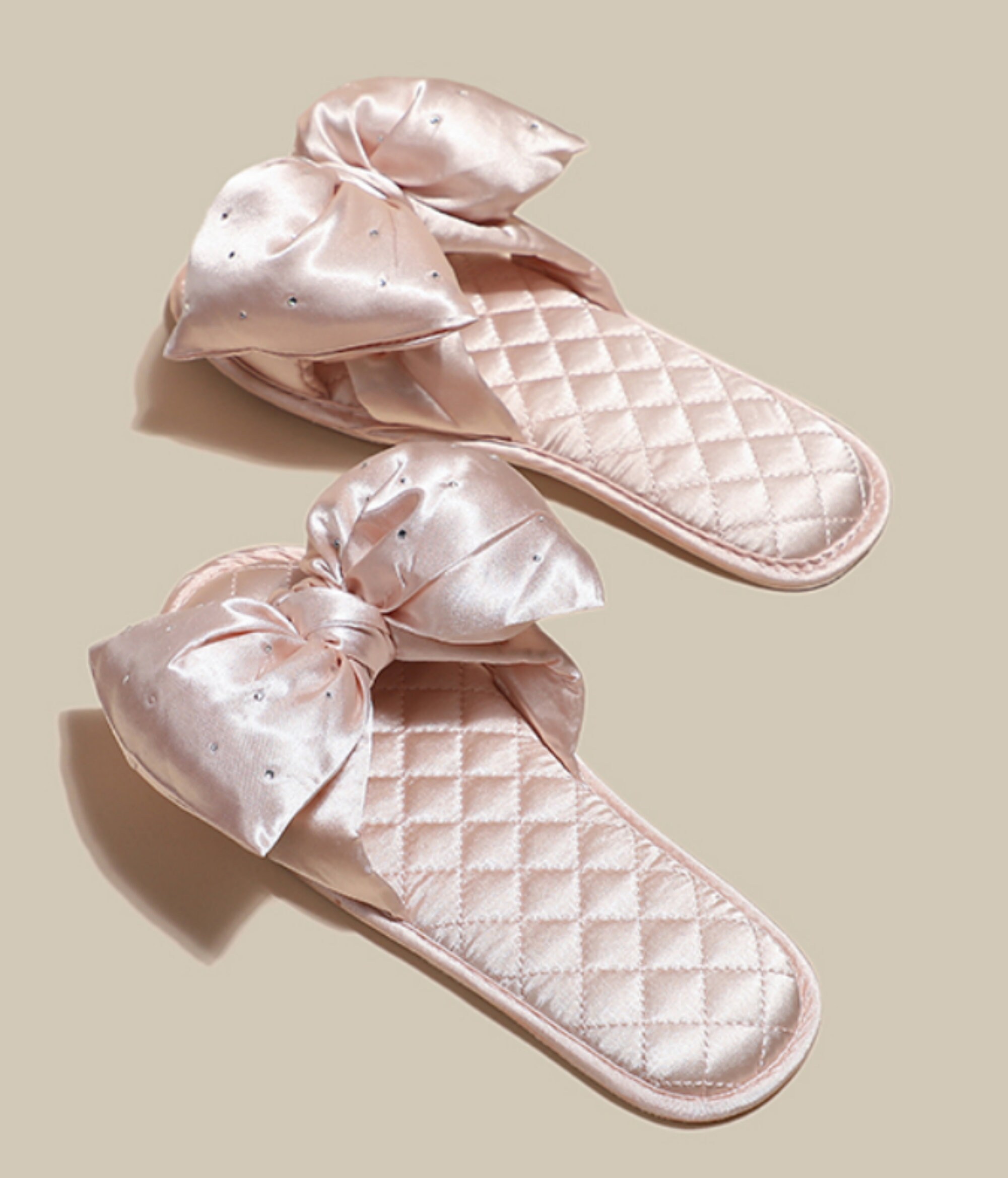slippers with bow tie