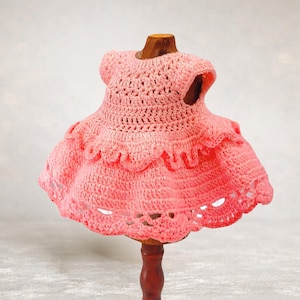 Wzór na sukienkę dla lalki szydełkowej w formacie PDF – Różowy koronkowy strój letni dla lalki 13-calowej – Wzór na ubrania amigurumi