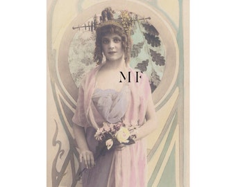 Carte postale vintage, Jolie jeune femme portant un bouquet de fleurs