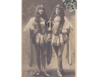 Melles Sorelle et Millière, Vintage-Postkarte, Paul Boyer Paris, französischer Fotograf, Porträtfotograf, Paris, Frankreich, 1905