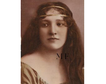 Vintage-Postkarte, Porträt einer schönen jungen Frau, 1909