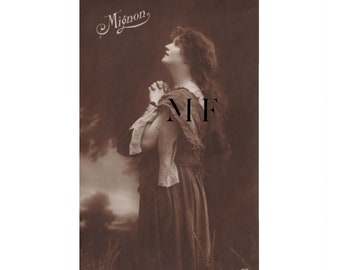 Carte postale vintage, Jolie jeune femme qui prie, bohémienne, gitane, tsigane, Carte Mignon