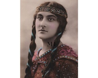 Vintage-Postkarte, Porträt einer hübschen Frau mit langen geflochtenen Haaren, L. BRILLE, Reutlinger Paris