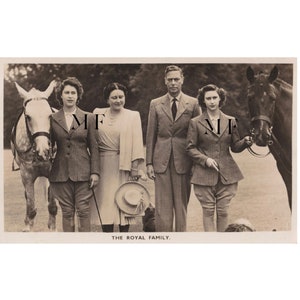 Vintage postcard, The Royal Family, King George VI, Queen Elizabeth, Princess Elizabeth, Princess Margaret Rose